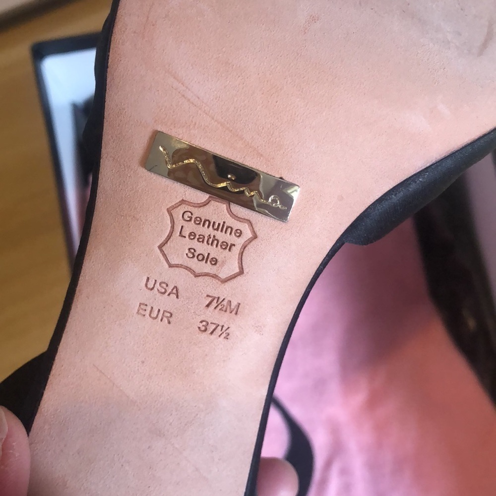 NIB Black & gold bow Nina sandals - Picture 5 of 5